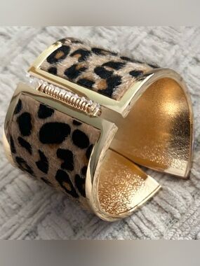 eye candy Leopard Print Gold Hinged Cuff Bracelet